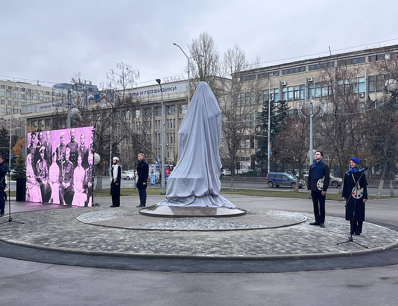 В Сердце Саратова: Торжественное Открытие Памятника Алексею Петровичу Боголюбову