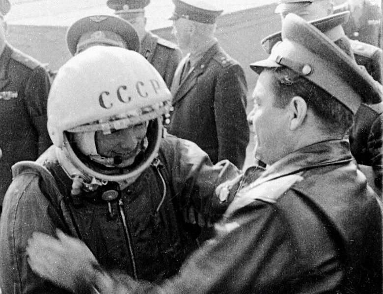Архивная фотовыставка «Дорога в космос»