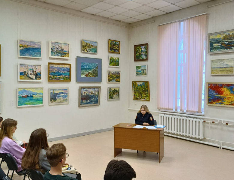Профилактическая беседа с инспектором ПДН