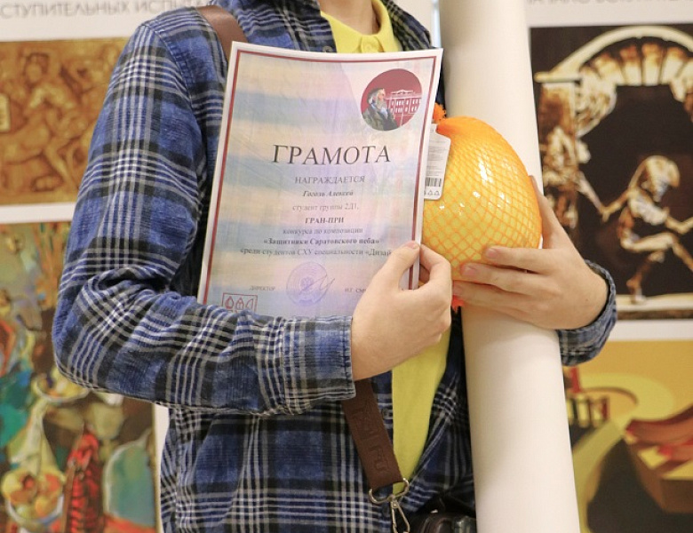 Выставка по итогам конкурса «Защитники Саратовского неба»