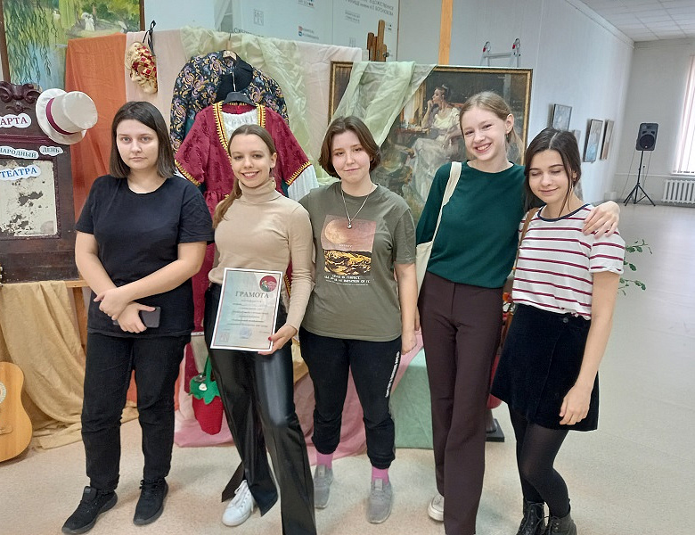 Дню театра посвящается 