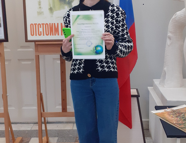 Выставка «Перед памятью время бессильно» ко Дню Победы