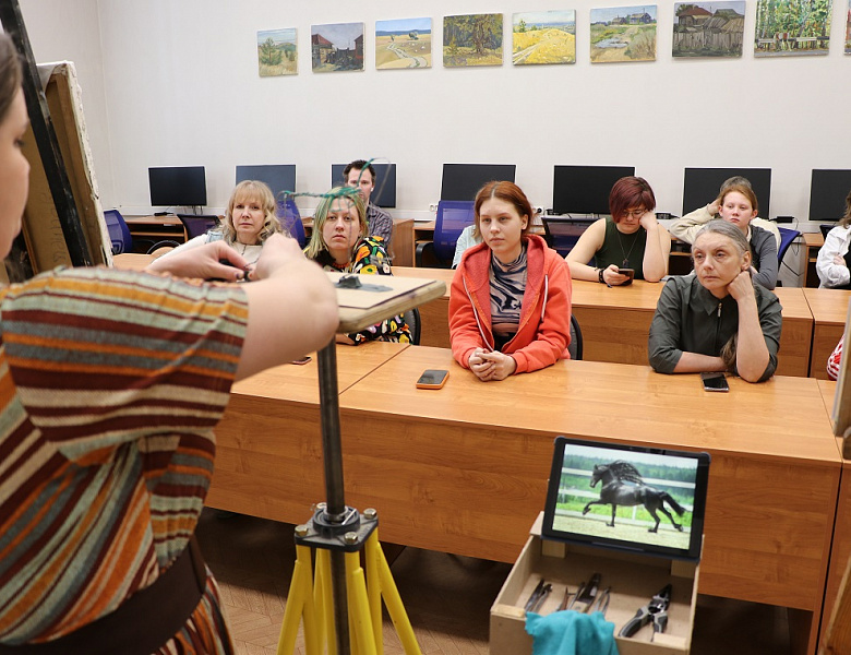Пластика и ритмы в анималистке на примере этюда лошади в движении