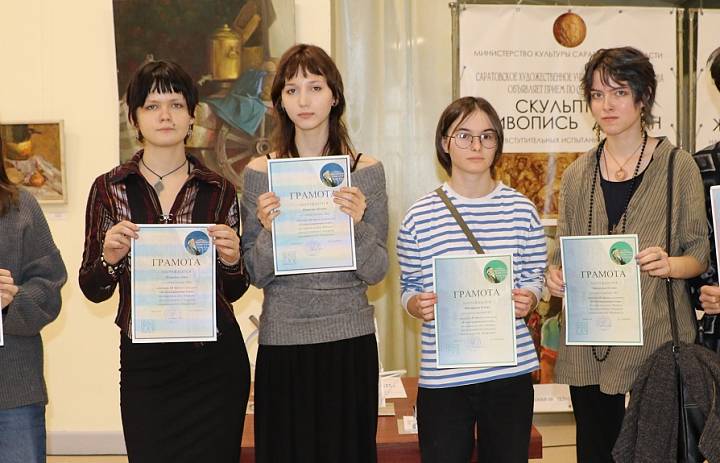 Выставка по итогам конкурса «Композиционный блиц»
