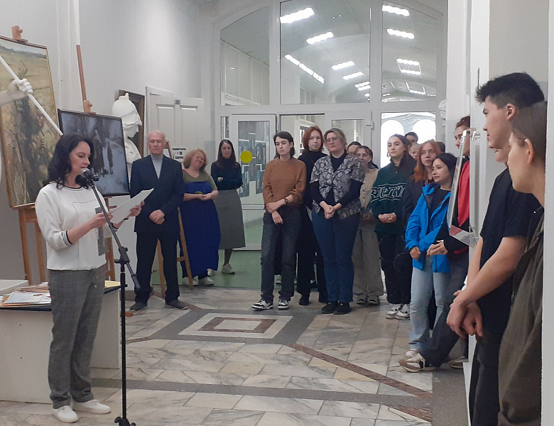 Выставка «Перед памятью время бессильно» ко Дню Победы
