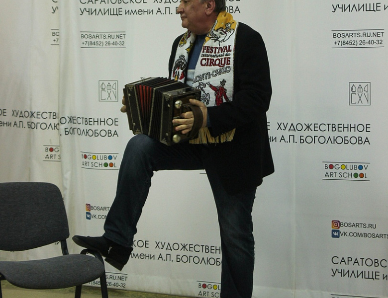 Выставка «Весь мир – театр…», посвящённая Году театра.