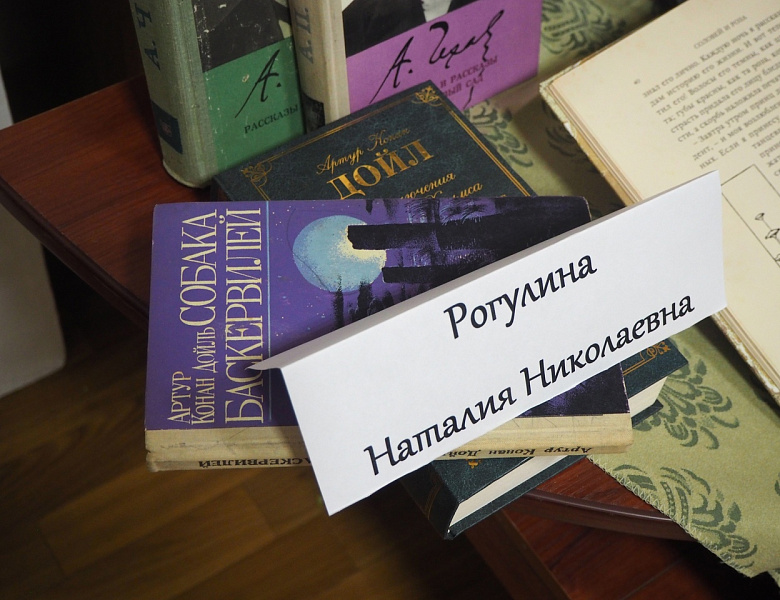 В библиотеке Училища открылась необычная выставка "Любимые книги наших преподавателей"