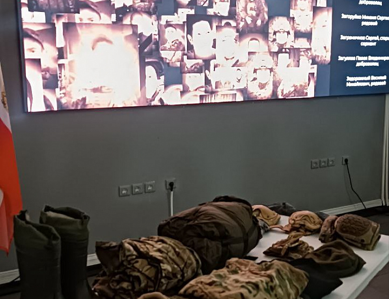 Память о героях: студенты Саратовского художественного училища посетили музей истории СВО