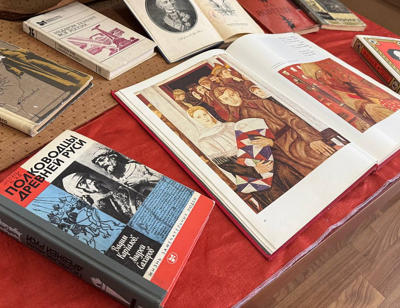Книжная выставка «День защитника Отечества»