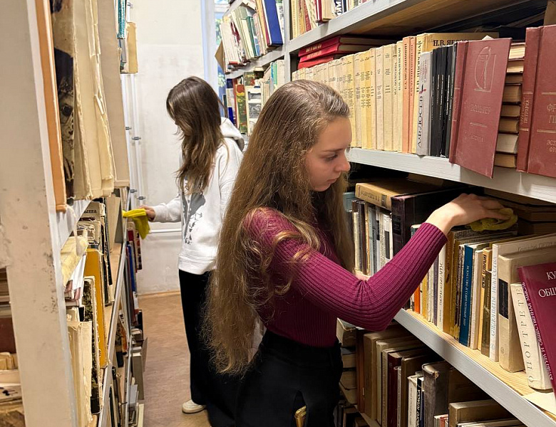 Акция «Будь здорова, книжка!»