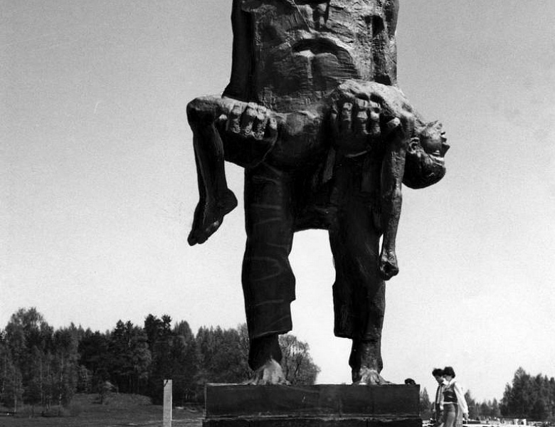 Виртуальная выставка "Подвиг в камне и бронзе"