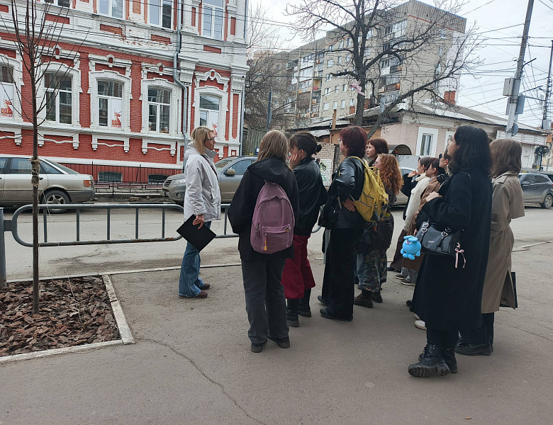 Секреты архитектуры Саратова раскрылись на экскурсии-лекции для наших студентов