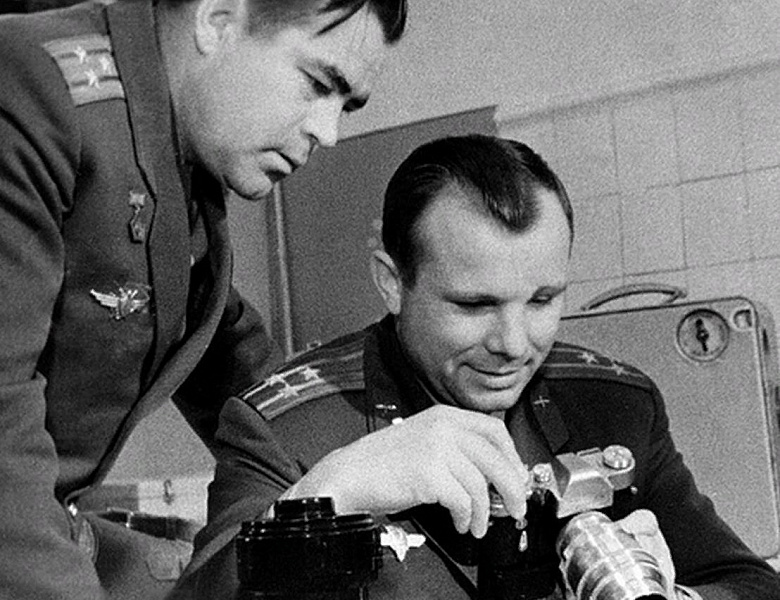 Архивная фотовыставка «Дорога в космос»