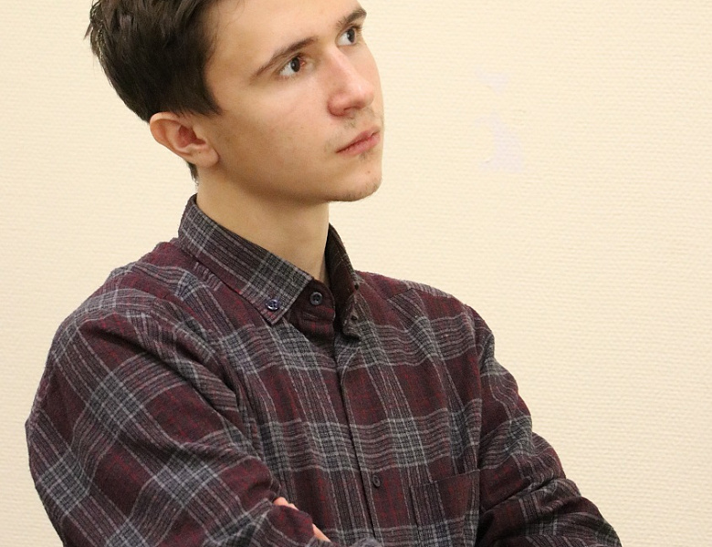 Навеки в памяти героев имена