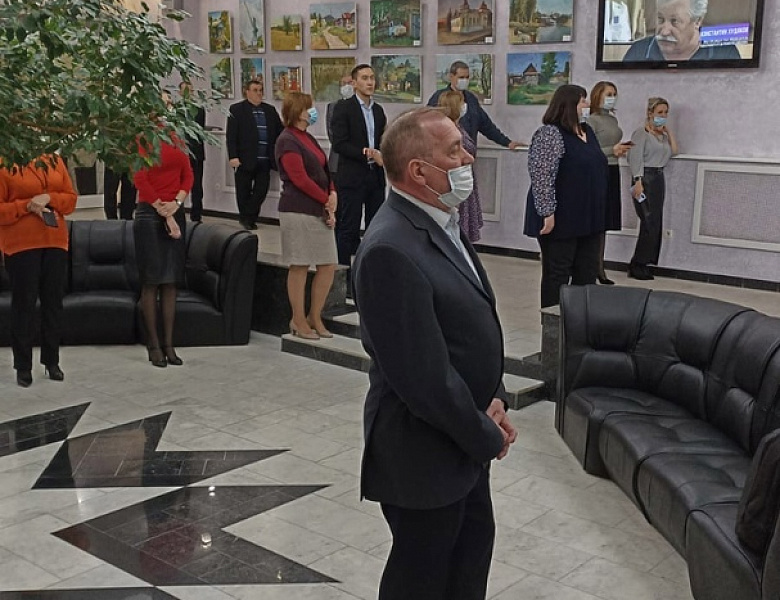  В Саратовской областной Думе состоялось открытие выставки работ преподавателей и студентов СХУ им. Боголюбова по итогам V Межрегионального фестиваля творчества "Хвалынские этюды К.С. Петрова-Водкина".