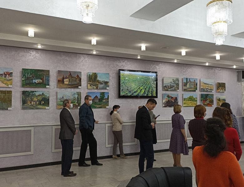  В Саратовской областной Думе состоялось открытие выставки работ преподавателей и студентов СХУ им. Боголюбова по итогам V Межрегионального фестиваля творчества "Хвалынские этюды К.С. Петрова-Водкина".